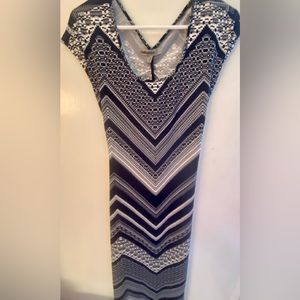 Bailey Blue navy blue and white chevron print maxi dress. Size Medium. EUC.